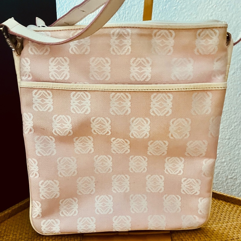 Vintage Pink Loewe Anagram crossbody, GUC